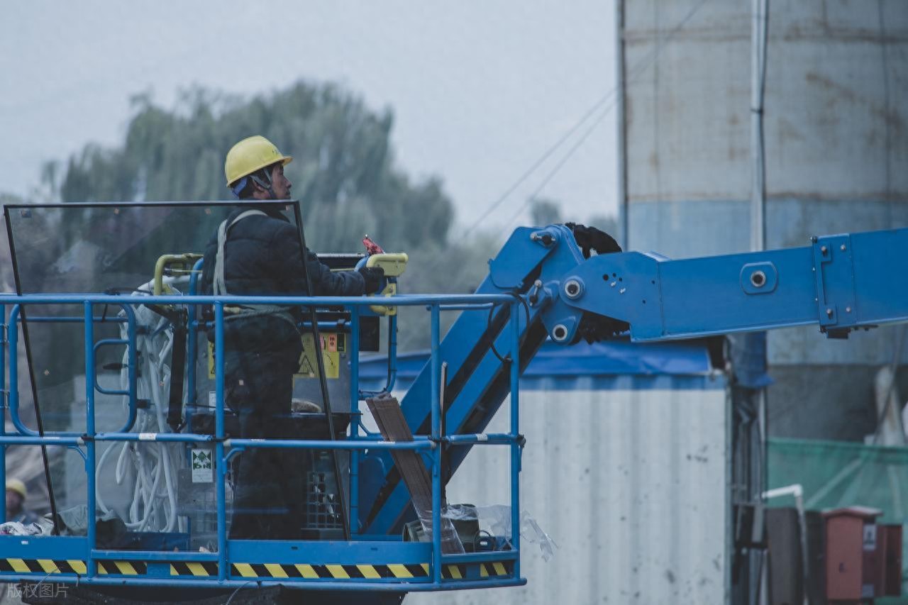 超龄用工最高法解释 劳动关系细则 工资安全保障_大学生保护工资有期限吗