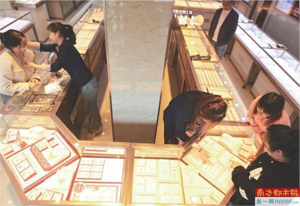 国内黄金价格走势_银行金条投资回收分析_黄金饰品价格最低的时候是多少