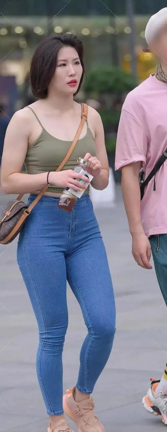 约会必备打底裤穿搭技巧_修身打底衫的搭配_打底裤搭配显瘦颜色