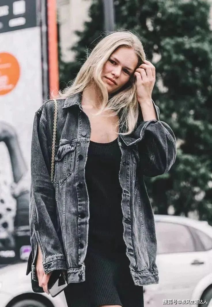 春季长袖打底衫款式_换季穿搭打底衫_修身打底衫的搭配