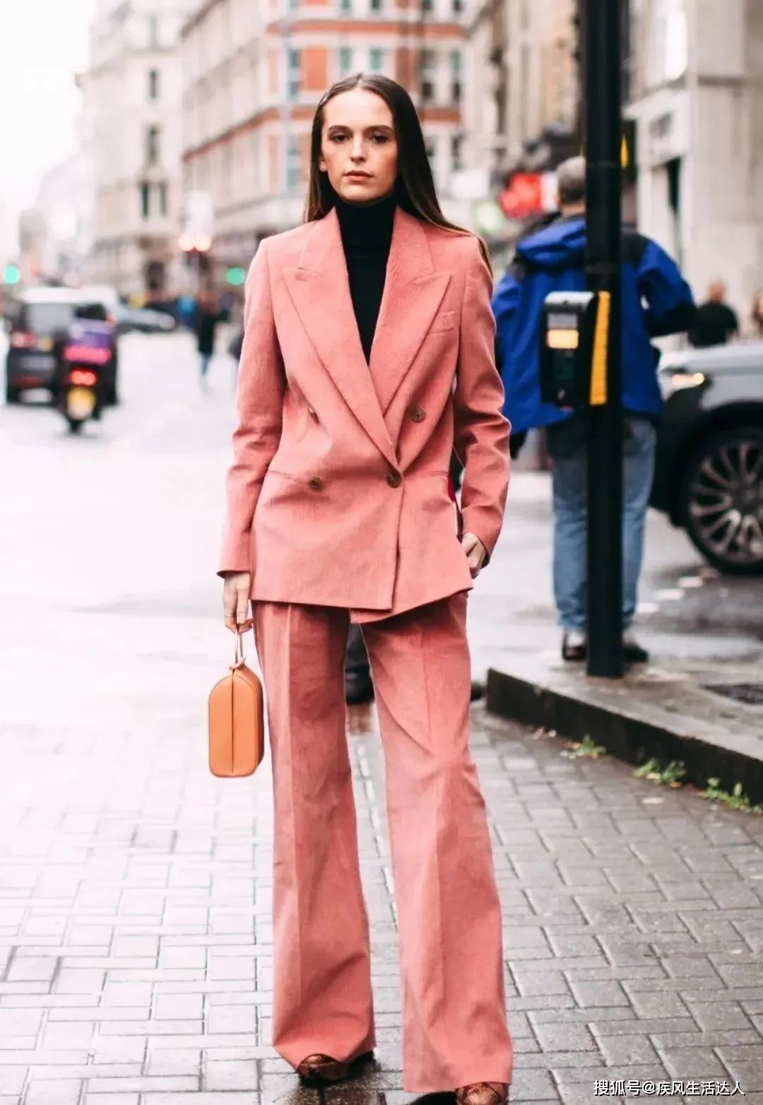 春季长袖打底衫款式_修身打底衫的搭配_换季穿搭打底衫