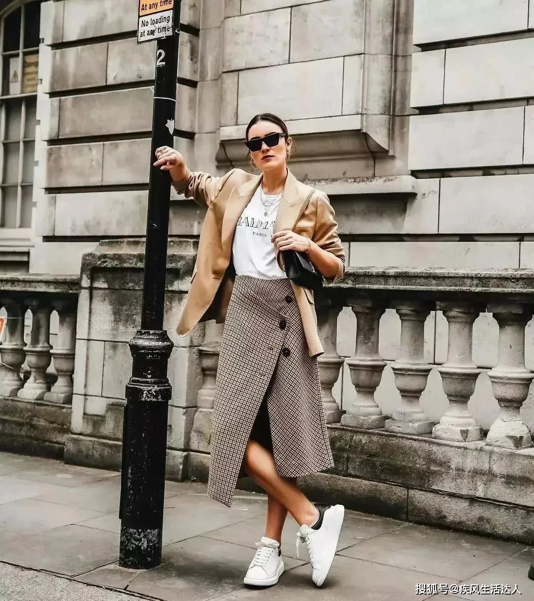 春季长袖打底衫款式_修身打底衫的搭配_换季穿搭打底衫