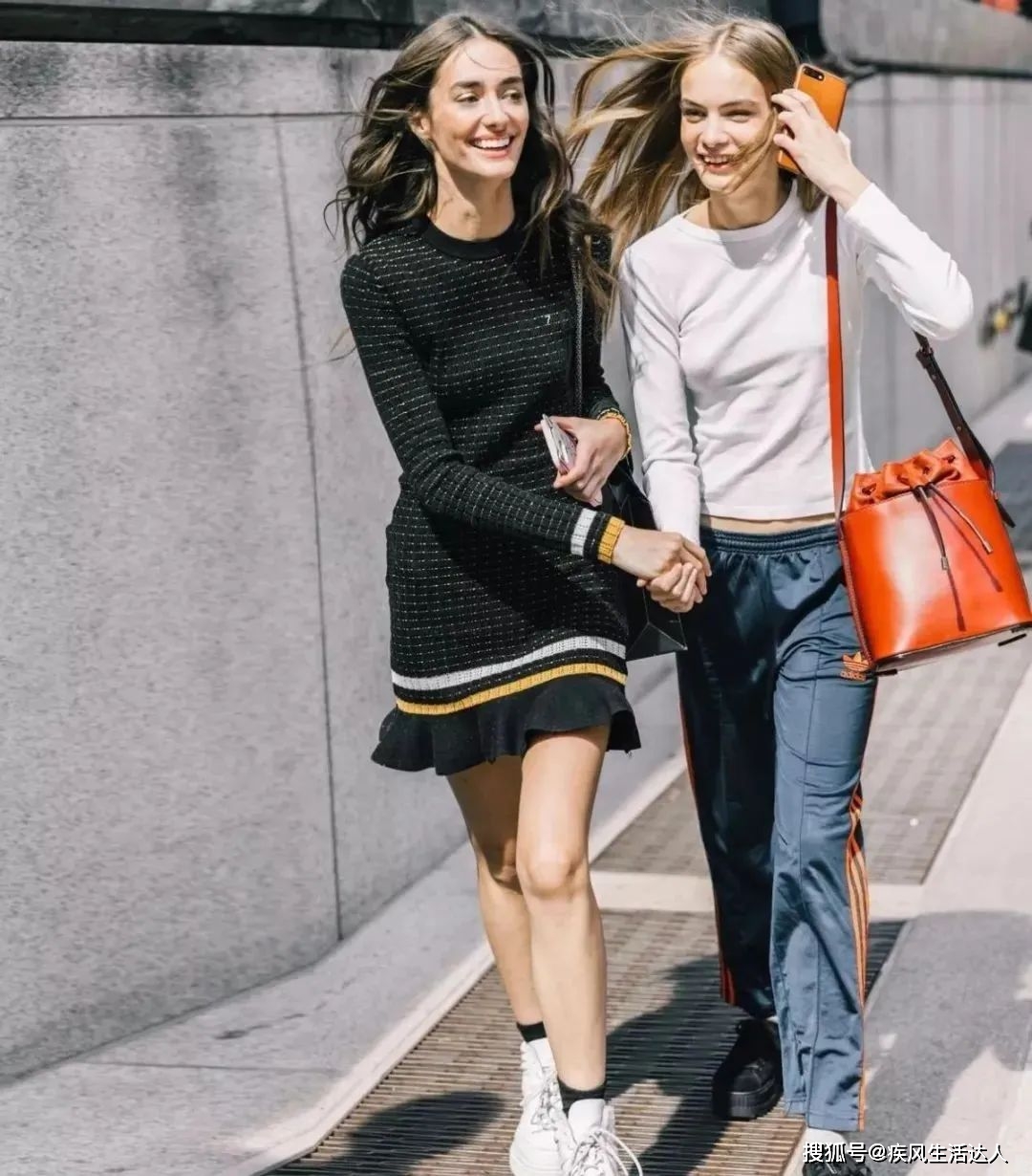 春季长袖打底衫款式_换季穿搭打底衫_修身打底衫的搭配