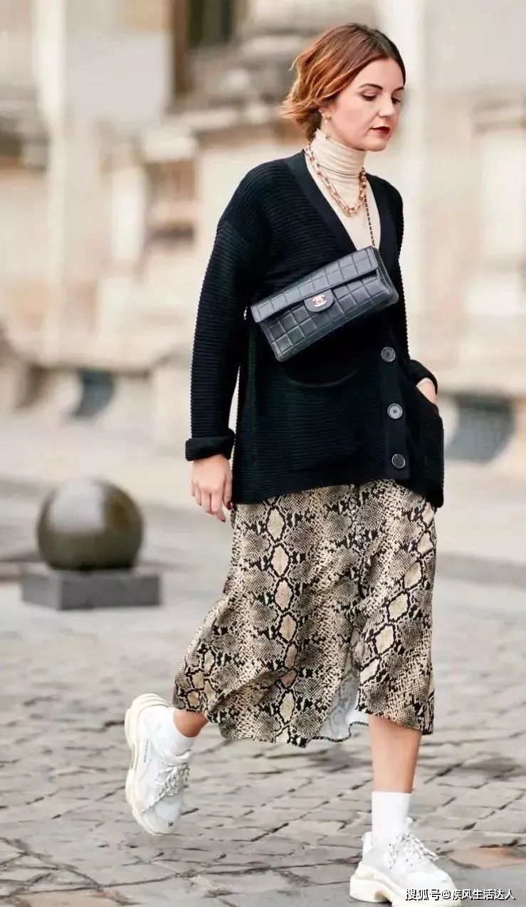 换季穿搭打底衫_春季长袖打底衫款式_修身打底衫的搭配