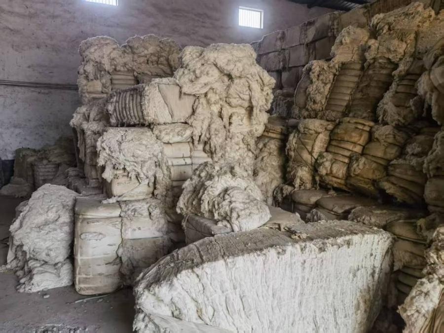 部分灰暗破旧的棉花。图/阿里资产